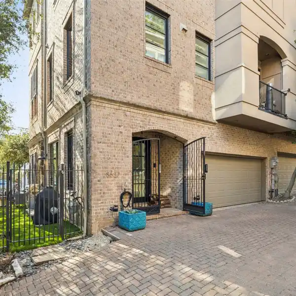 ELEGANT URBAN LIVING WITH PRIVATE OUTDOOR SPACES