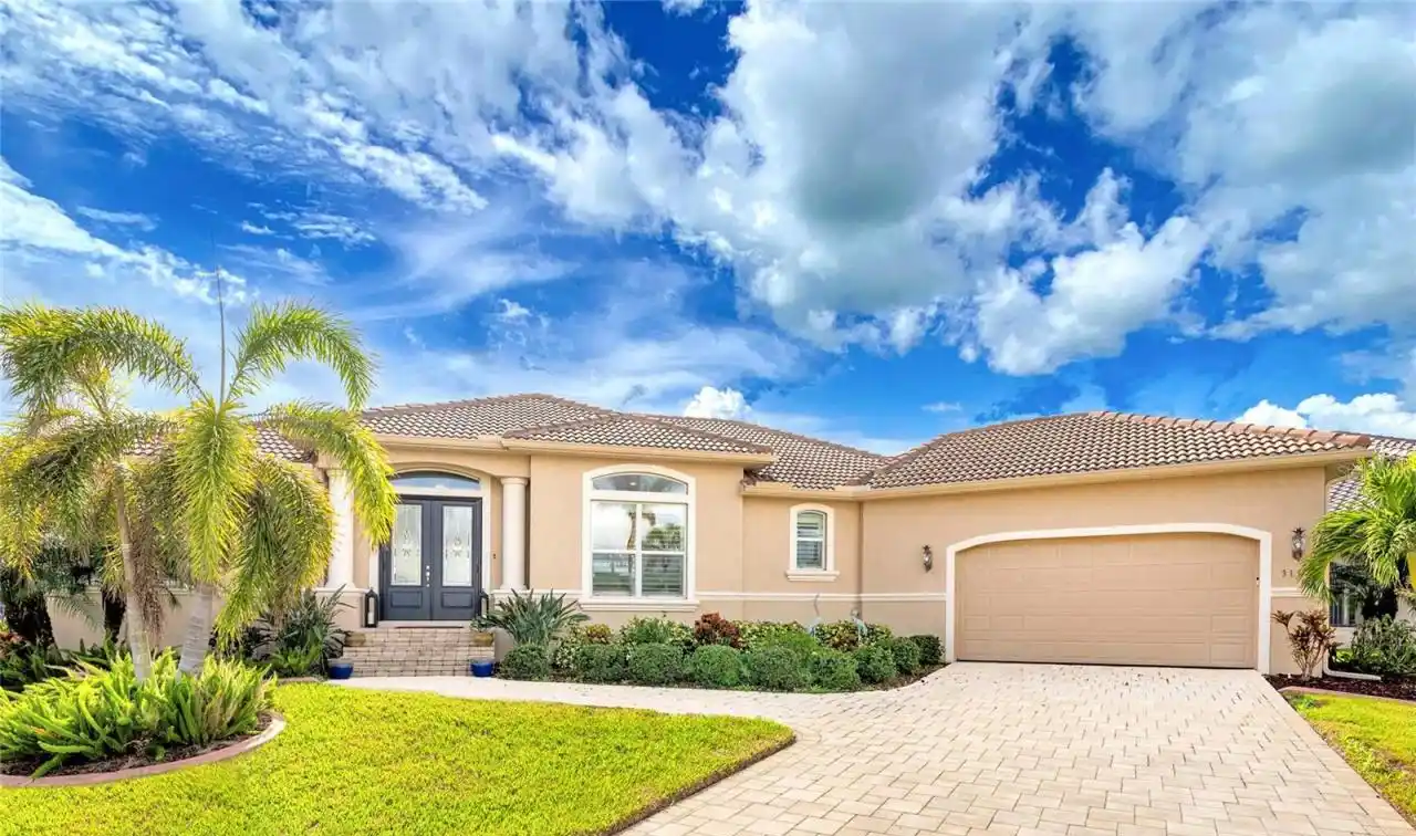 Enchanting Luxury Home in Burnt Store Isles