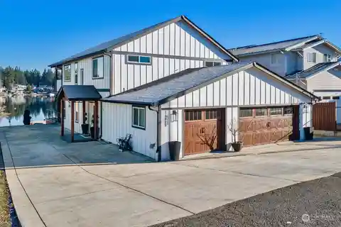 Custom-built Waterfront Gem