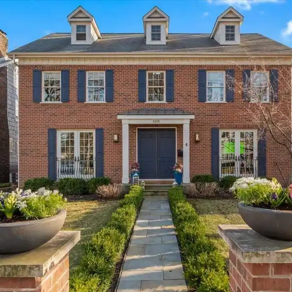 CLASSIC BRICK GEORGIAN WITH MODERN ELEGANCE