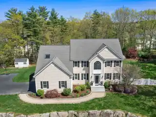 Lovely Home in Sought-After Timber Glen