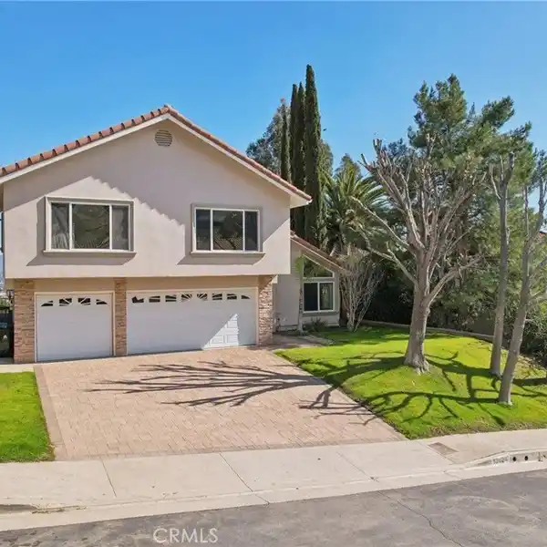 VIEW PROPERTY IN PRESTIGIOUS GRANADA HILLS