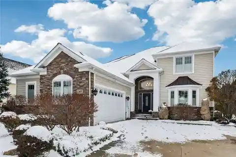 Lovely Home with Elegant Open-Concept Design