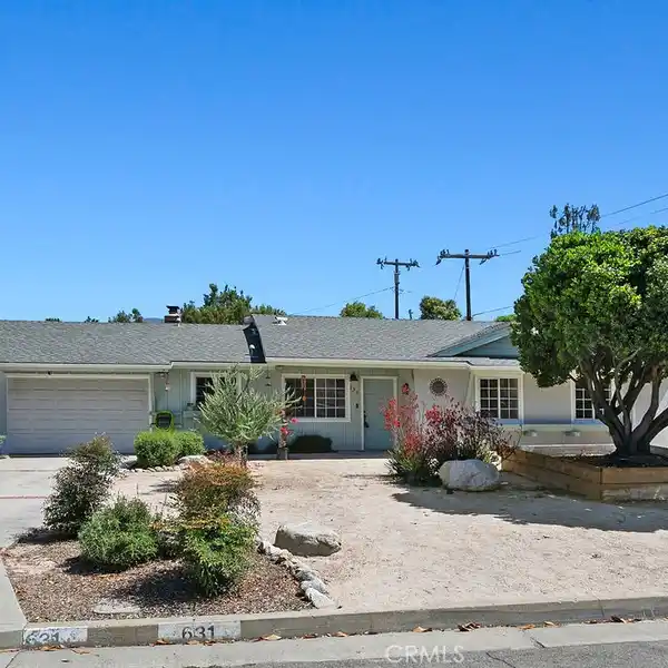 FULLY RENOVATED HOME BLENDING ELEGANCE AND COMFORT