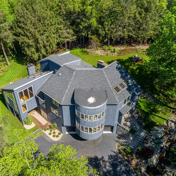 CONTEMPORARY ELEGANCE MEETS PEACEFUL WOODED RETREAT