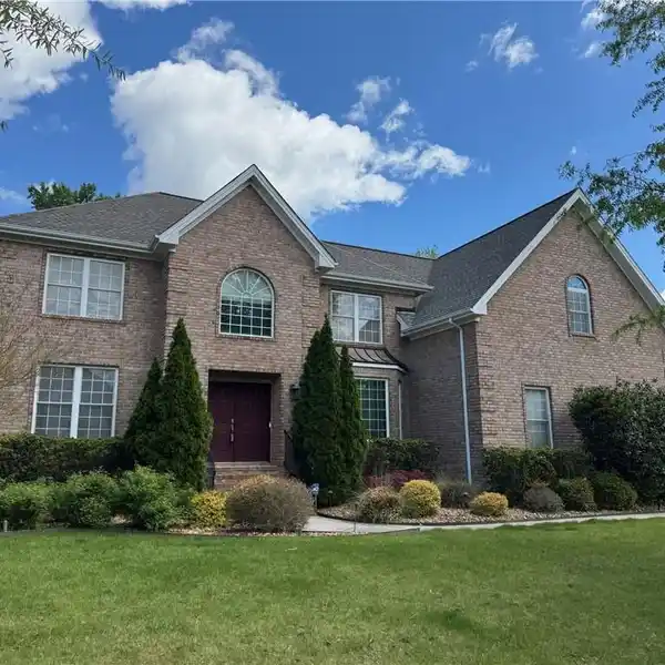 FANTASTIC ALL-BRICK HOME IN DESIRABLE LAGOMAR- BACK BAY