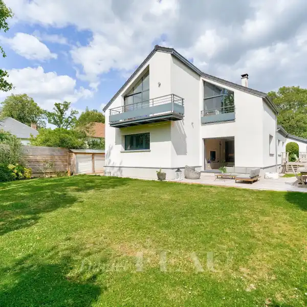 EXPANDED PROPERTY WITH A CONTEMPORARY REFRESH