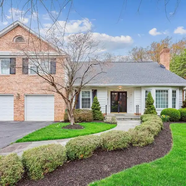 CUSTOMIZE THIS EXPANSIVE POTOMAC CLASSIC RETREAT