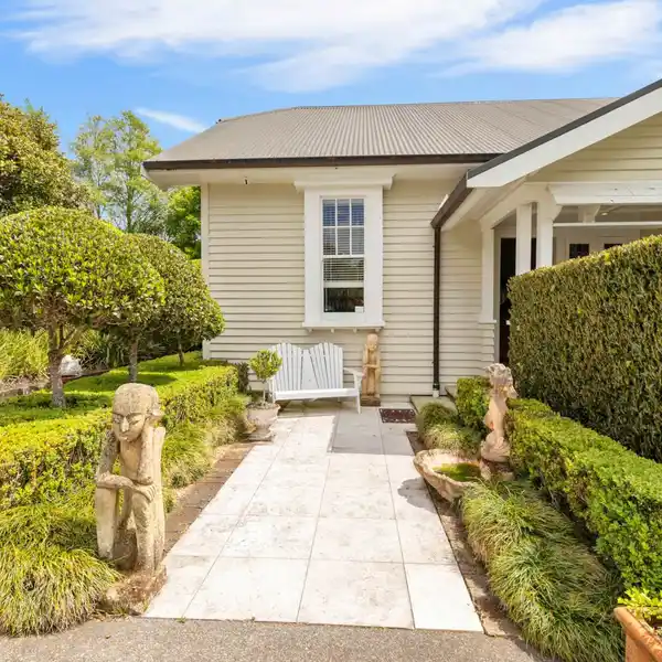 EXTRAORDINARY LIFESTYLE PROPERTY