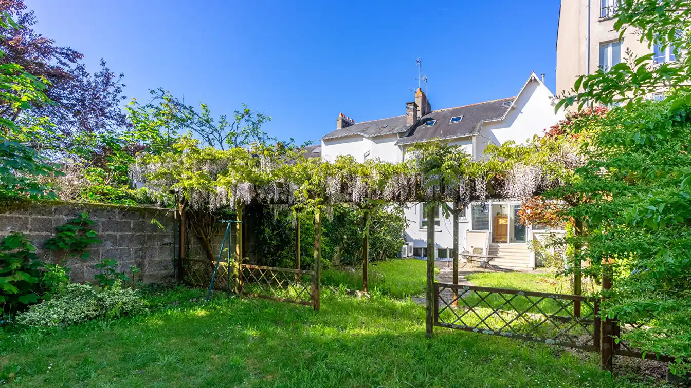 Beautiful Four-level Home in Sought-after Monselet-proce