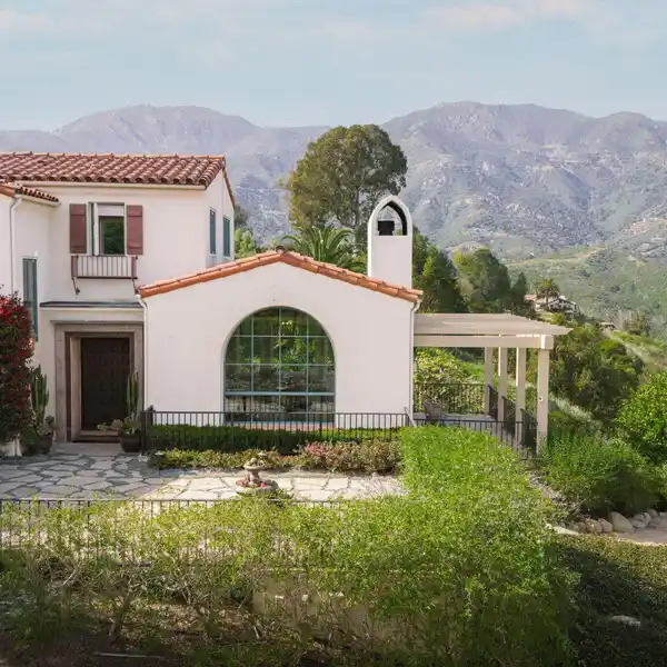MEDITERRANEAN HOME NESTLED ATOP THE RIVIERA