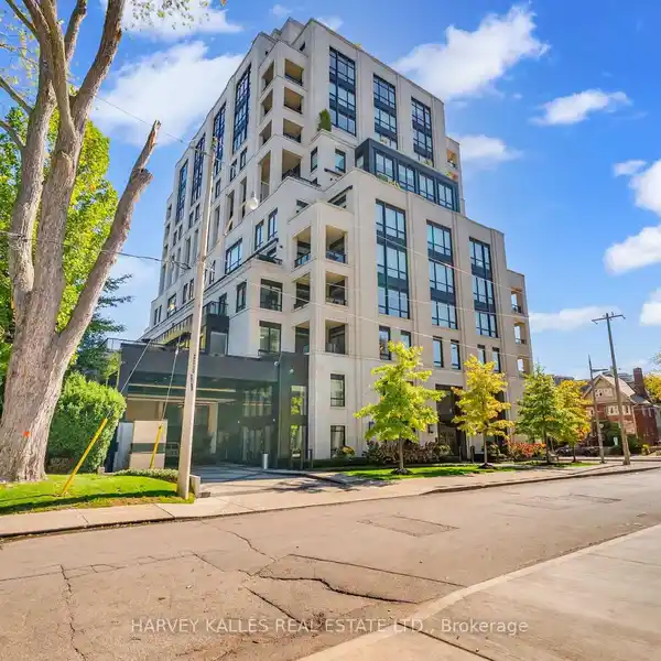 DISTINGUISHED FOREST HILL LUXURY RESIDENCE