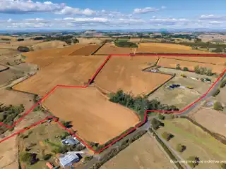 Spacious Retreat with Country Elegance