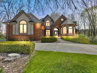 Well-maintained Colonial in Century Oaks