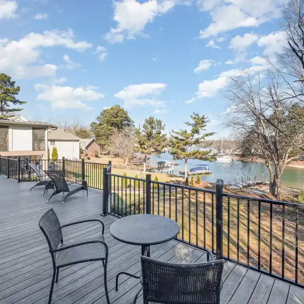 WATERFRONT IN CHAPEL POINT