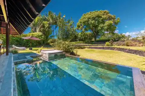 Luxurious Garden Villa Overlooking a World-Class Golf Cours