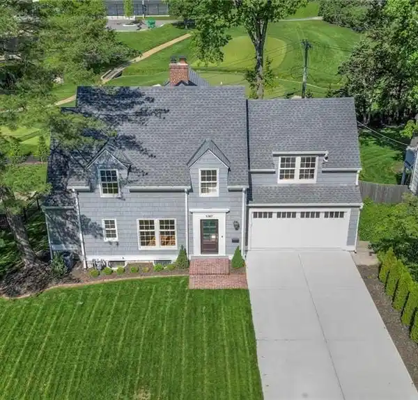 HIGH-END REMODEL IN A PRIME LOCATION