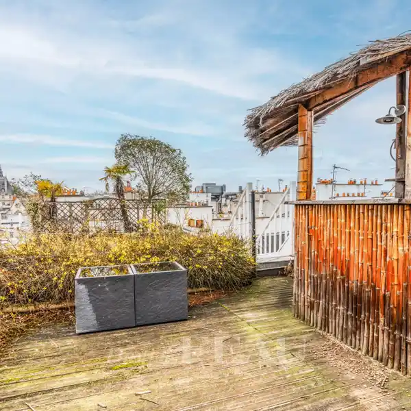 UNIQUE APARTMENT BETWEEN NOTRE DAME CATHEDRAL AND THE PANTHéON
