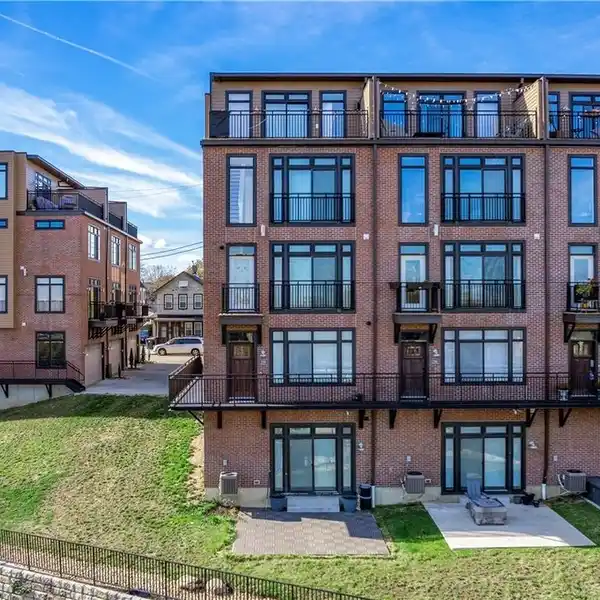 RARE DUCK ISLAND OPPORTUNITY