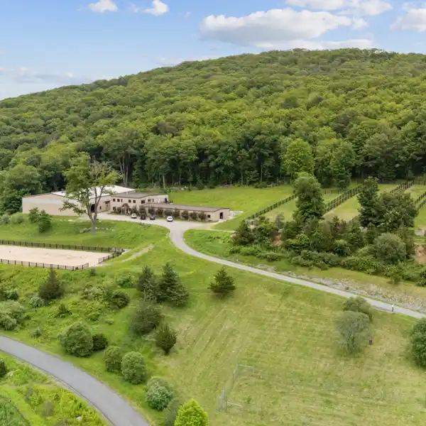 EQUESTRIAN PARADISE ON TWENTY ACRES