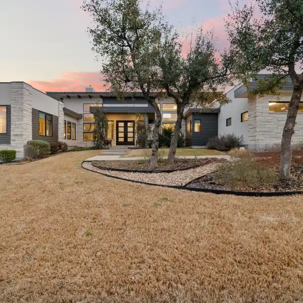 EXQUISITE CUSTOM HOME IN SOUGHT-AFTER SERENE HILLS
