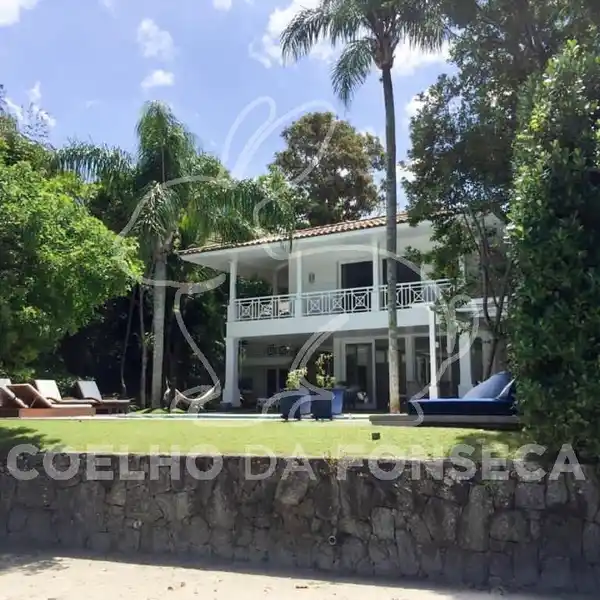 SPECTACULAR BEACHFRONT HOUSE IN IPORANGA