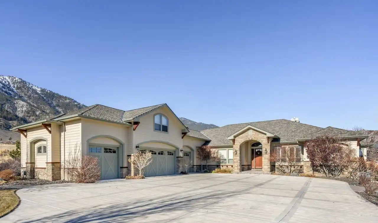 Luxury and Tranquility in Canyon Creek Estates