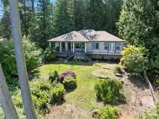 Designer Craftsman Living in the Heart of Nature