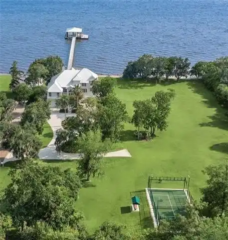 MAGNIFICENT PROPERTY IN HISTORIC LEWISBURG