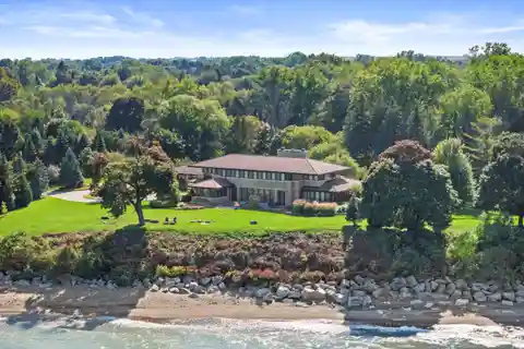 Modern Prairie Style Estate on Lake Michigan