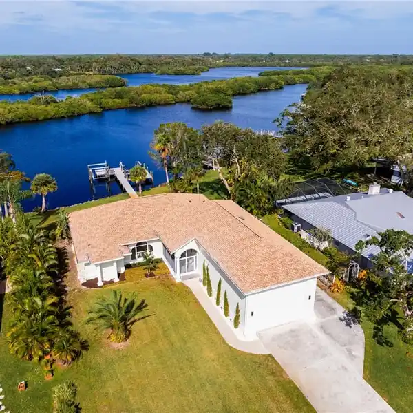 STUNNING WATERFRONT RETREAT