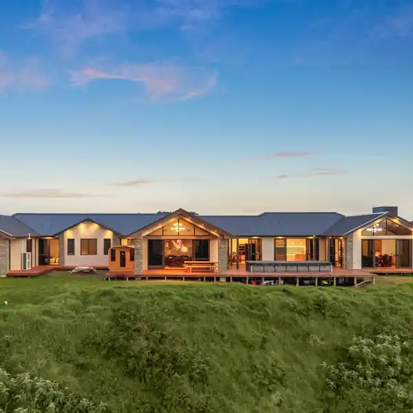 NEARLY NEW ELEVATED ELEGANCE PLUS SEPARATE DWELLING