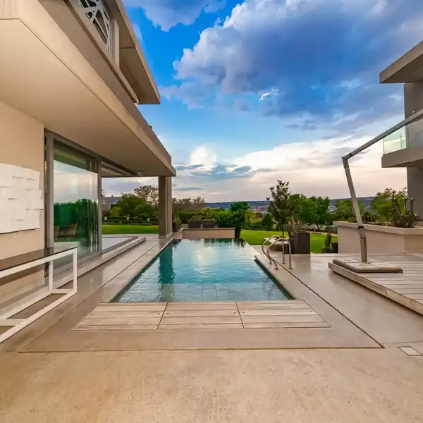 A BREATHTAKING OASIS OF REFINED ELEGANCE
