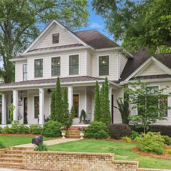 TIMELESS ARCHITECTURE WITH MODERN COMFORT