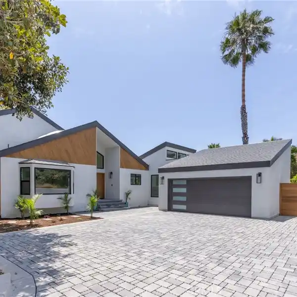 BEAUTIFULLY REMODELED CAPISTRANO BEACH HOME