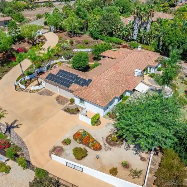 ECO-CONSCIOUS LUXURY ESTATE