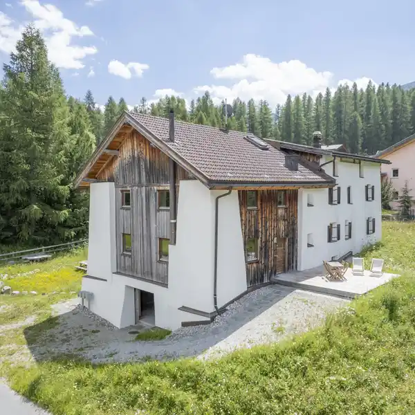 ONE-FAMILY HOUSE OR TWO APARTMENTS IN FULDERA DAINT IN VAL MüSTAIR