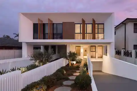 Expansive Duplex with Flawless Indoor-Outdoor Flow