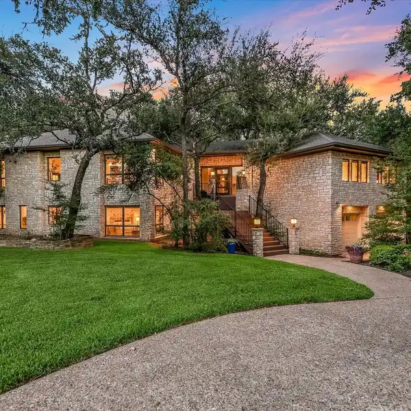 ELEGANT LIVING WITH CATHEDRAL CEILINGS AND FIREPLACE