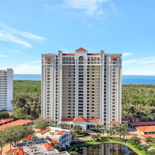 BREATHTAKING GULF VIEWS FROM EXQUISITE ST. MARISSA PENTHOUSE