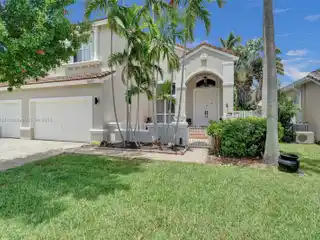 Beautifully Upgraded Home in Oakridge