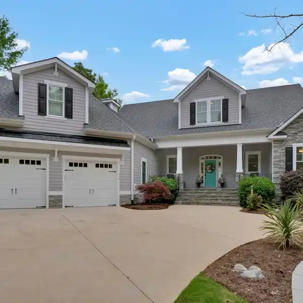 LIKE-NEW CONSTRUCTION IN WINDING RIVER PLANTATION