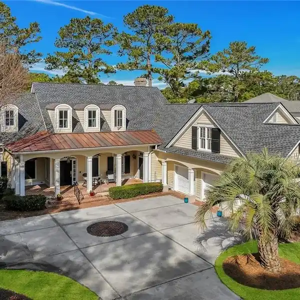 COTTAGE LAKE LOW COUNTRY STYLE HOME