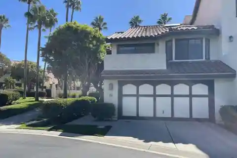 San Tropez Townhome in Prestigious Mandalay Beach