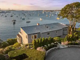 Remarkable Townhouse-Style Condo in the Beechbound Condo Association