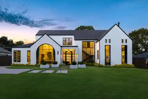 Pristine Newer Construction in Eudora Estates