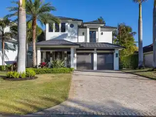 Elegant Residence in Prestigious Moorings