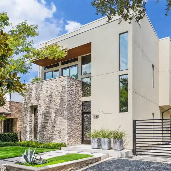 ZEN-LIKE HOME IN MANDELL PLACE
