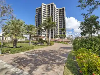 Desirable Condo in the Sought-After Chateaumere Community