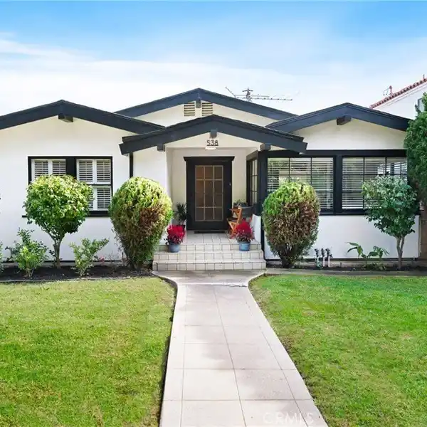 TIMELESS CRAFTSMAN HOME IN A PREMIER NEIGHBORHOOD